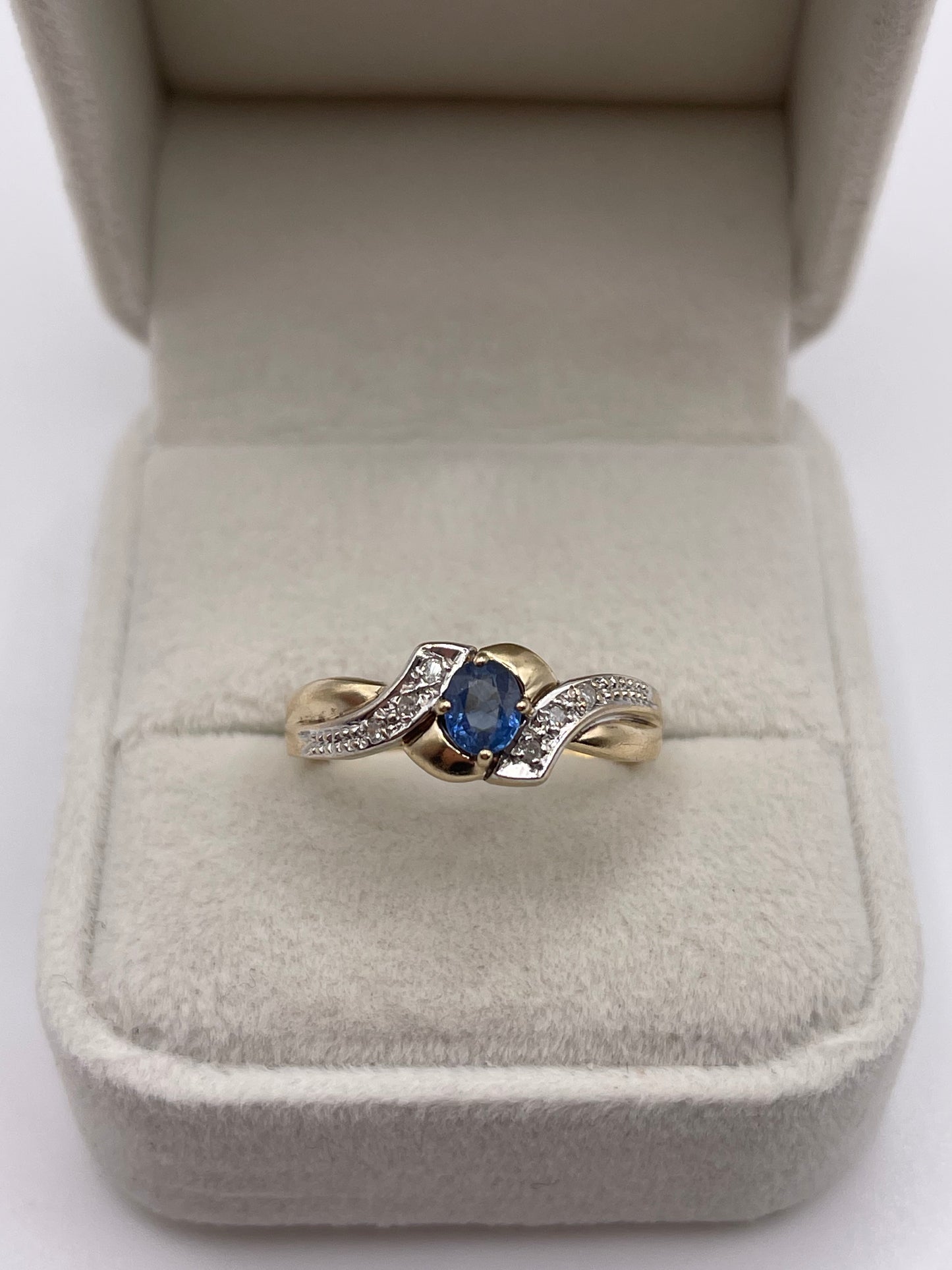 9ct gold sapphire and diamond ring