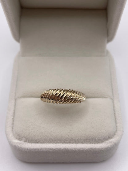 9ct gold croissant ring
