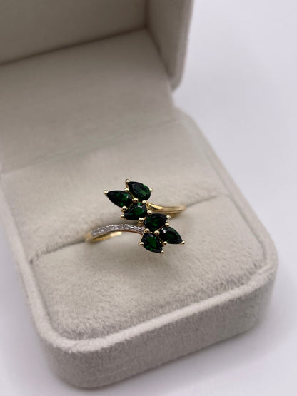 9ct gold diopside and diamond ring