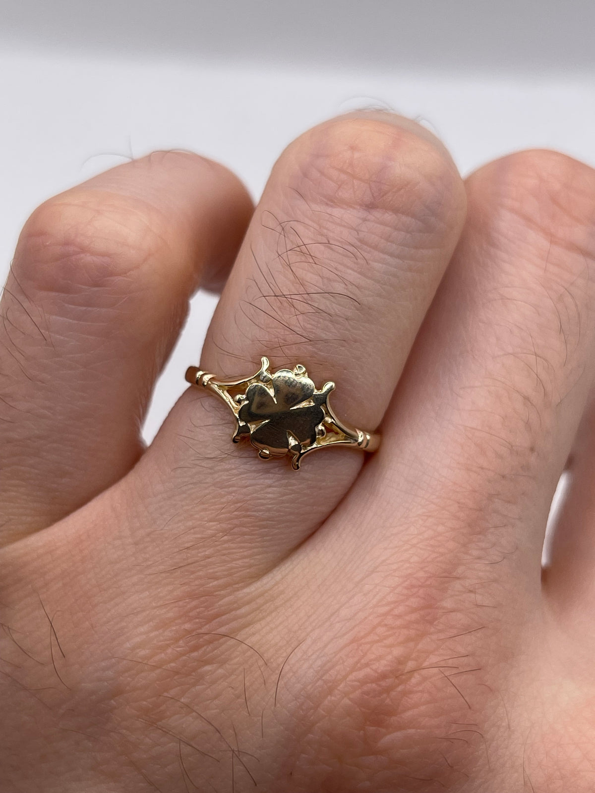 9ct gold clover ring