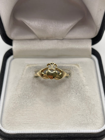 9ct gold claddagh ring