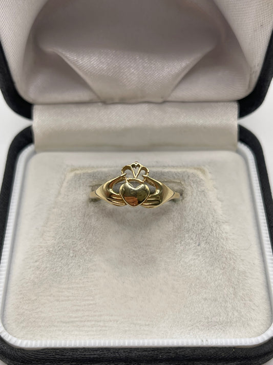9ct gold claddagh ring
