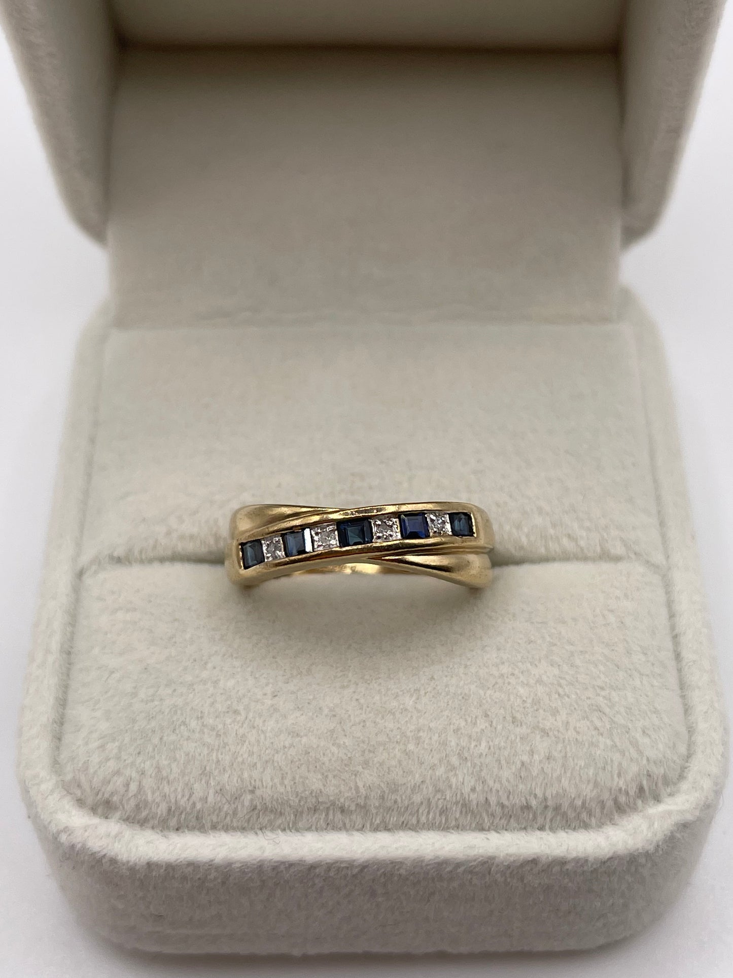 9ct gold sapphire and diamond ring