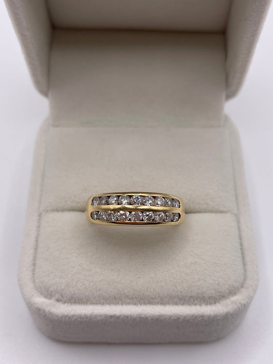 Heavy 18ct gold 1ct diamond cluster ring