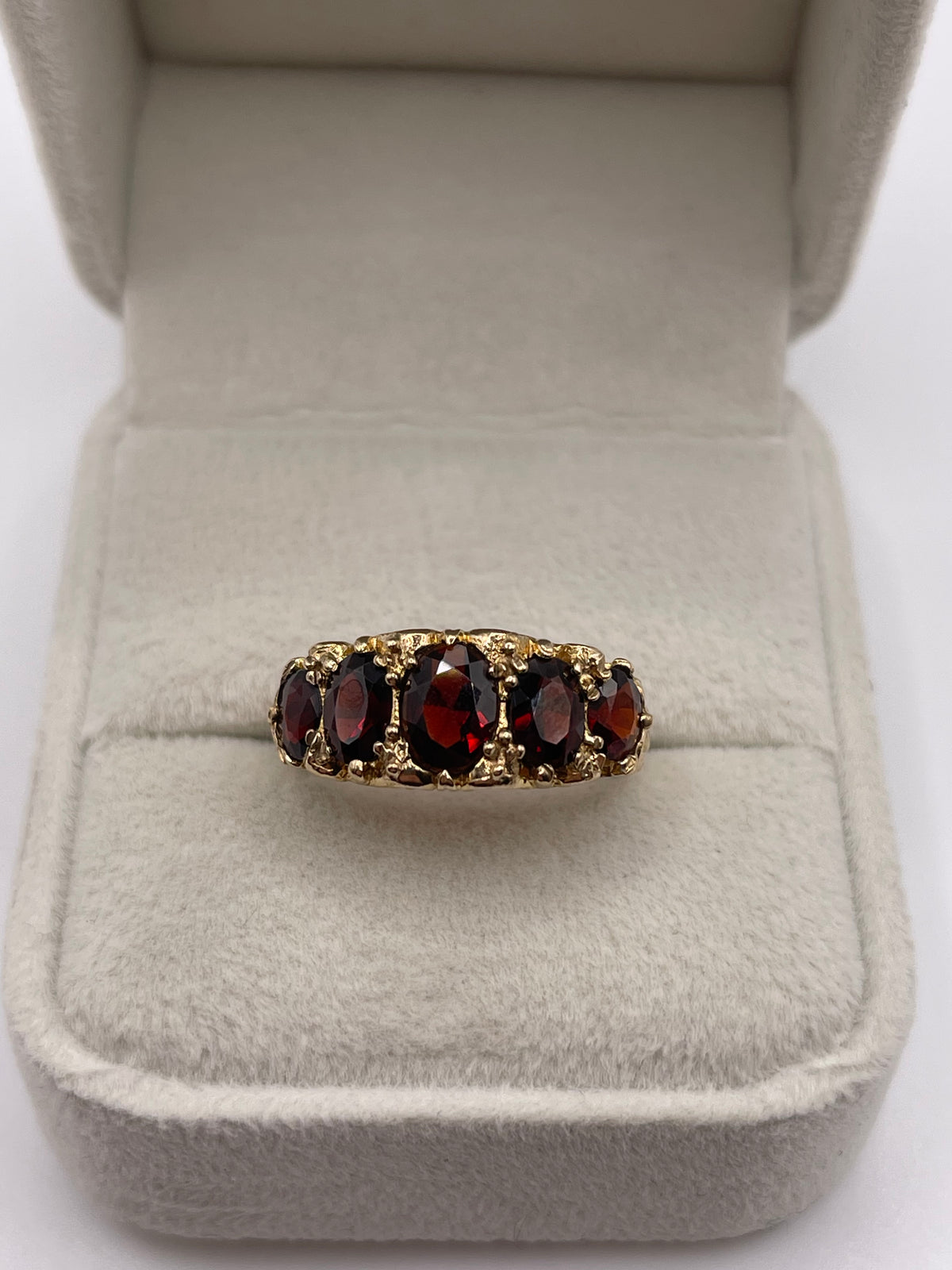 9ct gold garnet ring