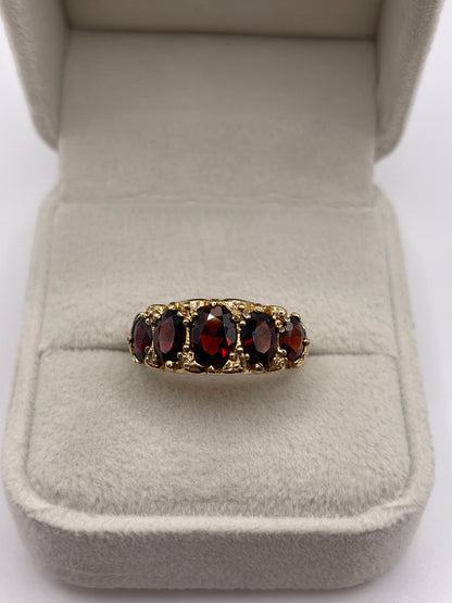 9ct gold garnet ring