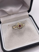 Load image into Gallery viewer, 9ct gold cabochon garnet Tudor rose ring
