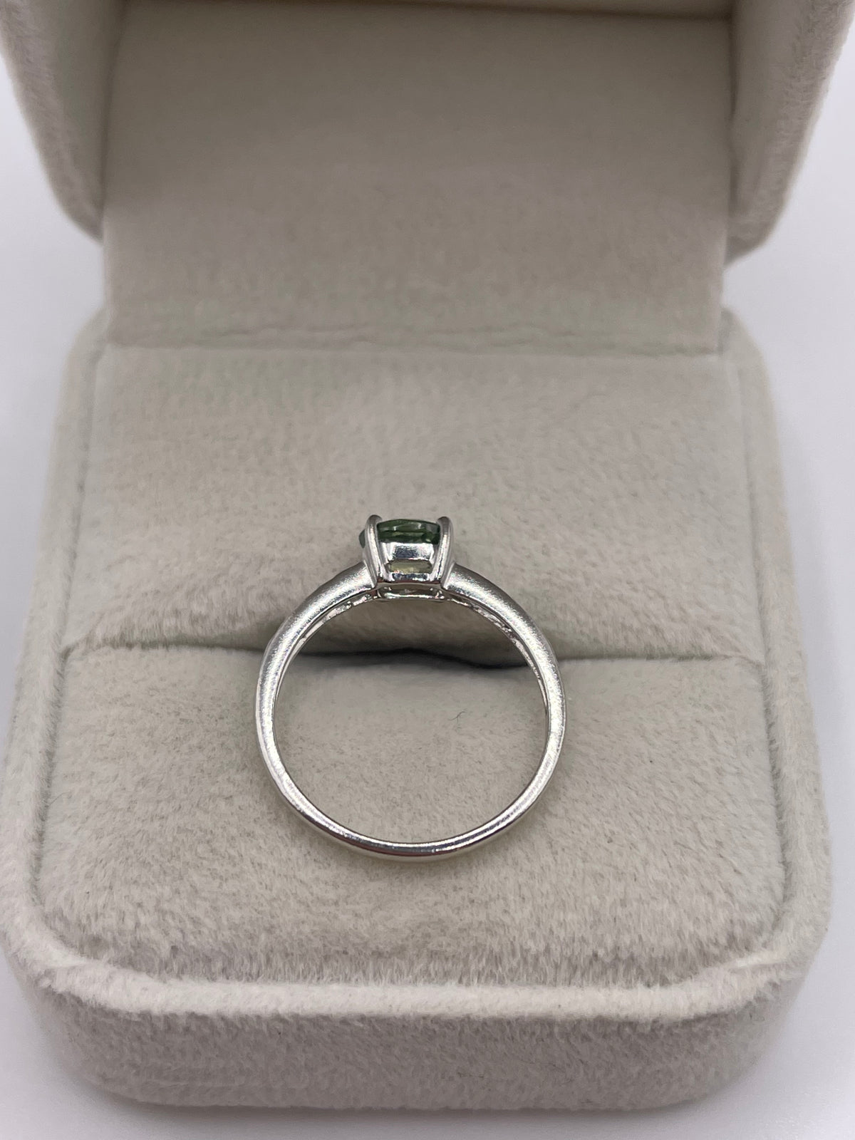 9ct white gold green sapphire and diamond ring