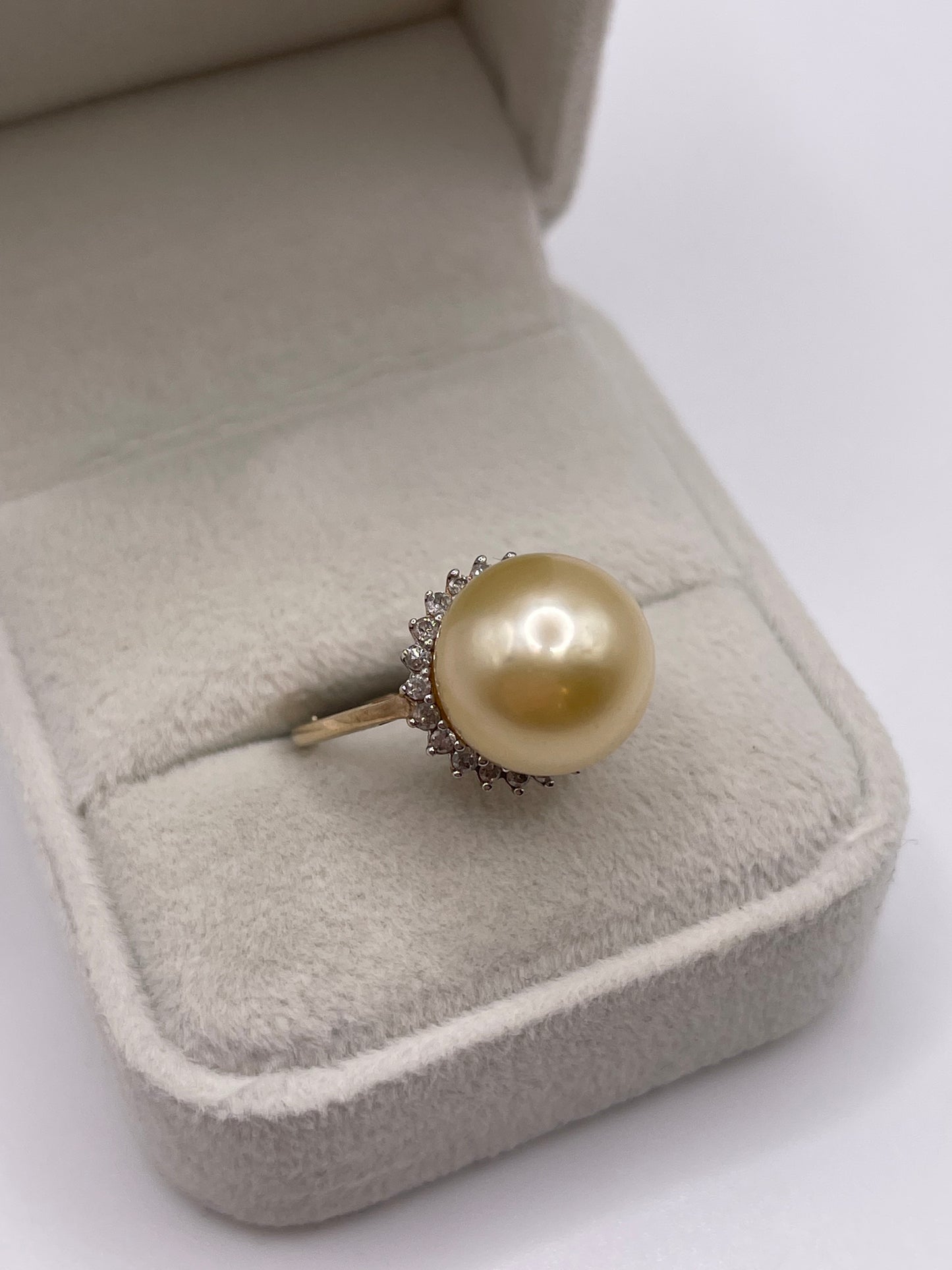 9ct gold pearl and diamond ring
