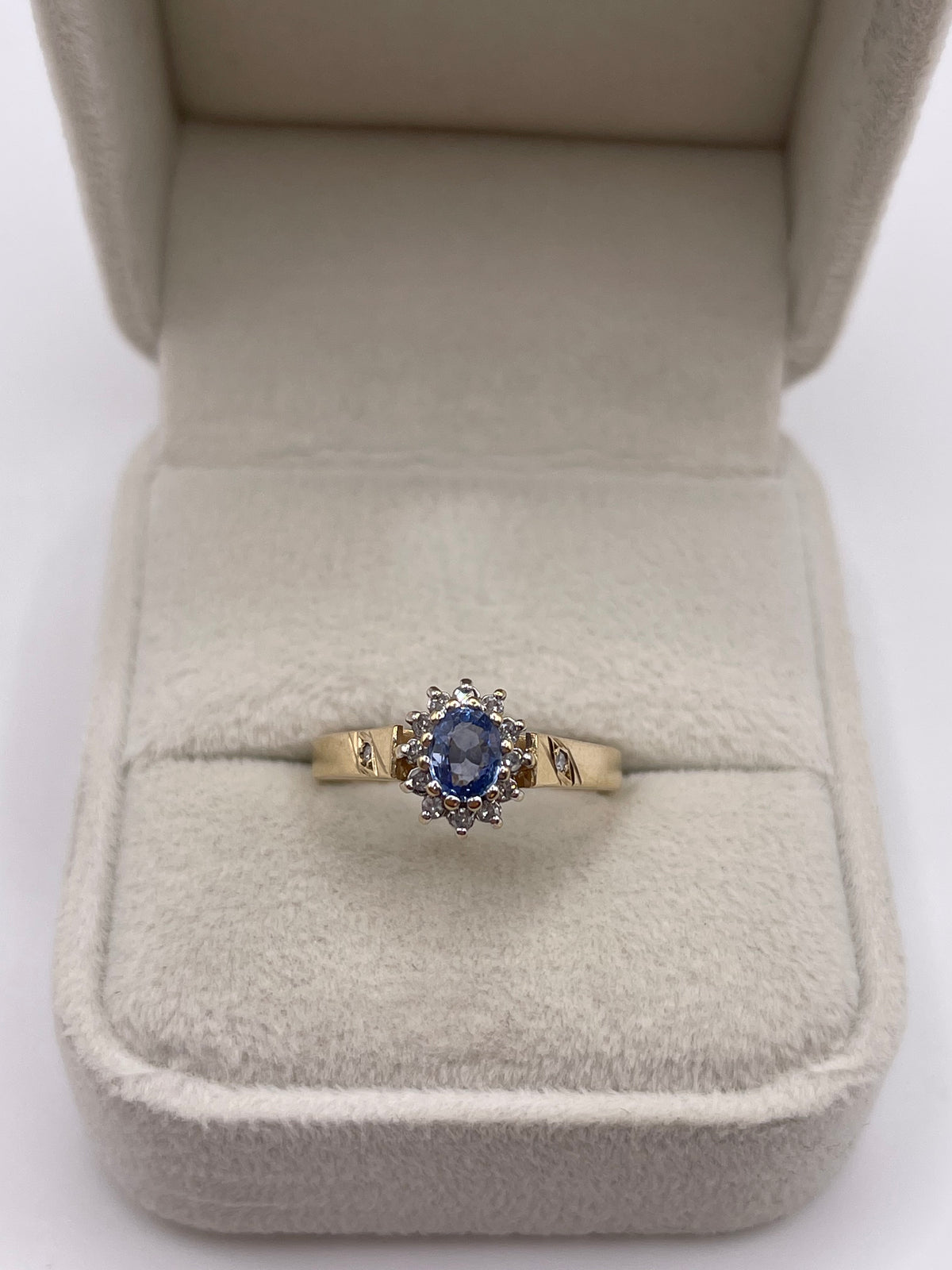 9ct gold sapphire and diamond ring
