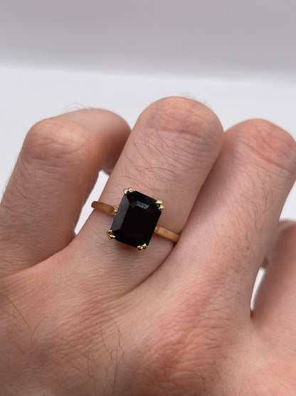 9ct gold garnet ring