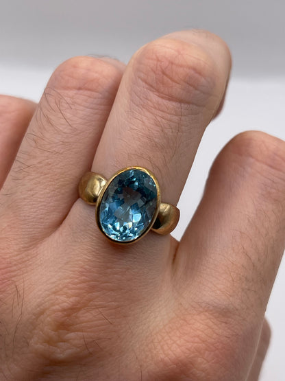 9ct gold blue topaz ring