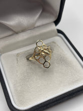 Load image into Gallery viewer, 9ct gold bee ring
