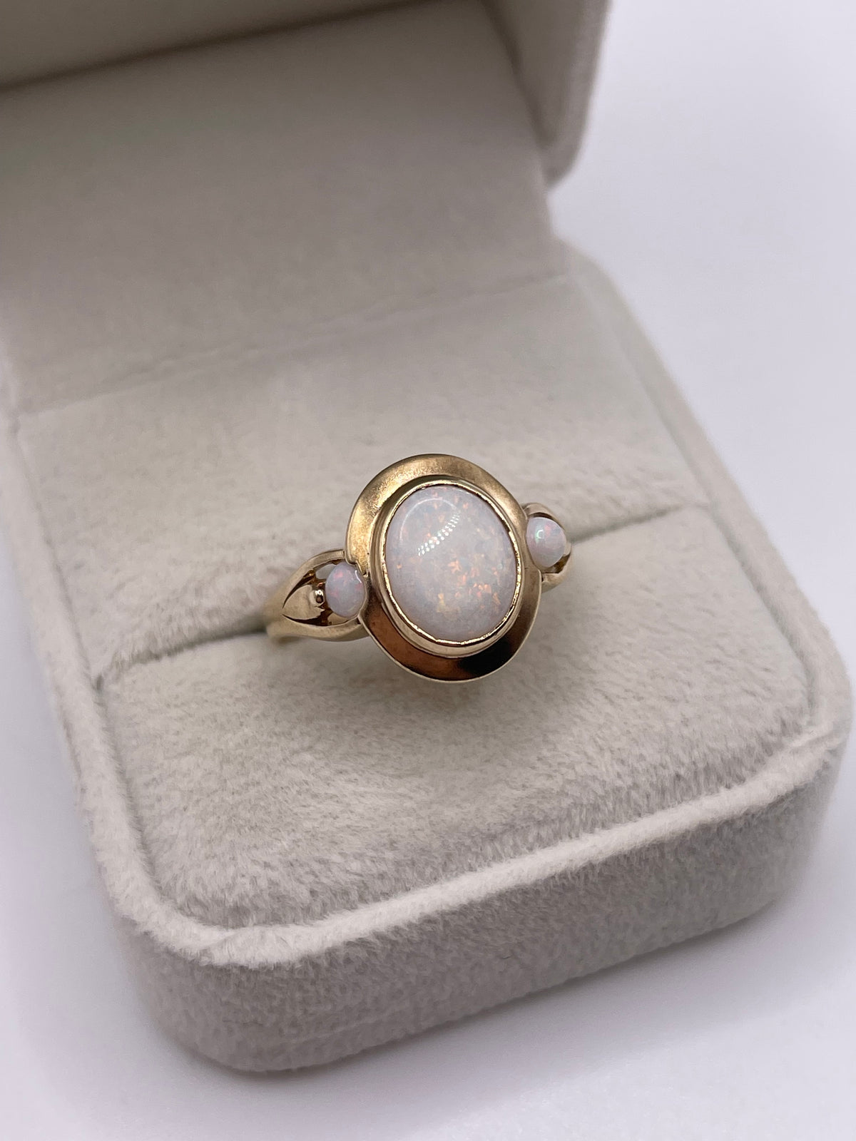 9ct gold opal ring