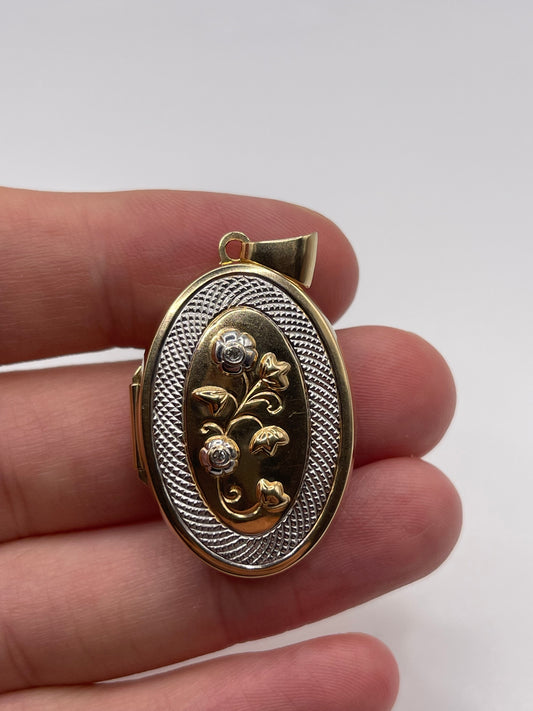 9ct gold diamond locket pendant