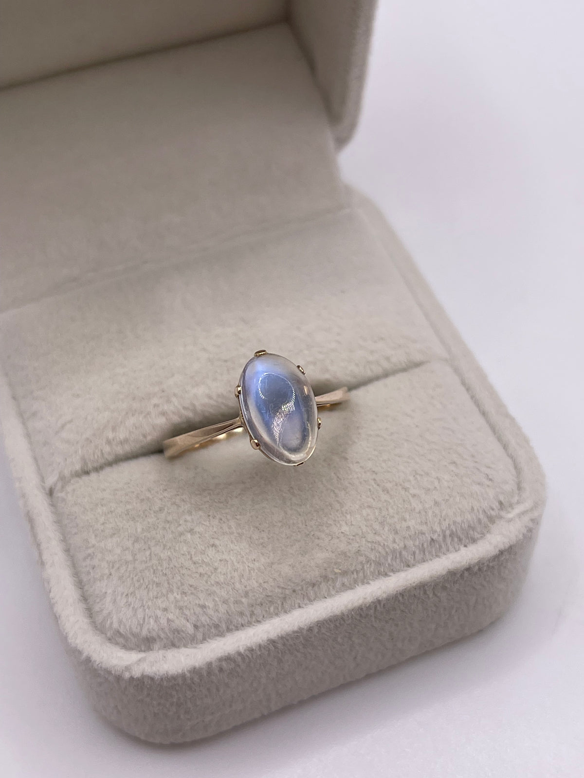 9ct gold moonstone ring