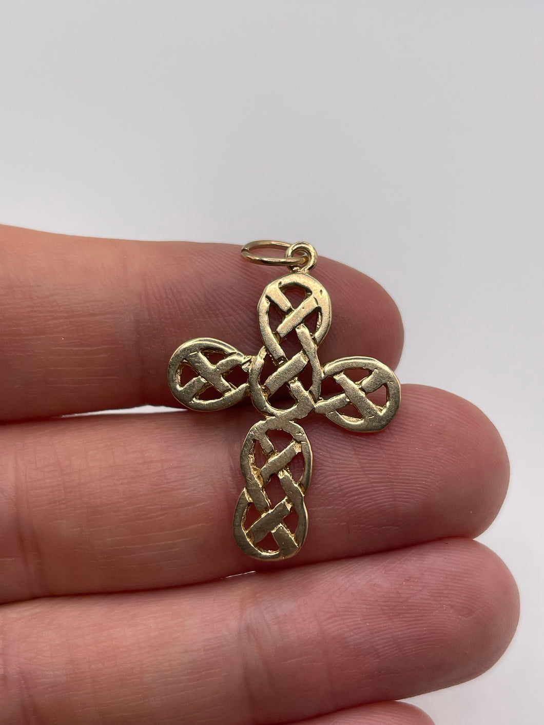 9ct gold Celtic cross pendant