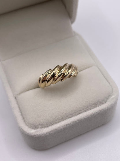 9ct gold croissant ring