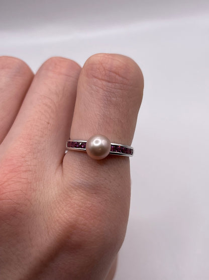 9ct white gold pearl and garnet ring