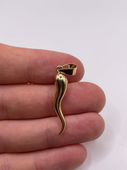 9ct gold horn of plenty pendant