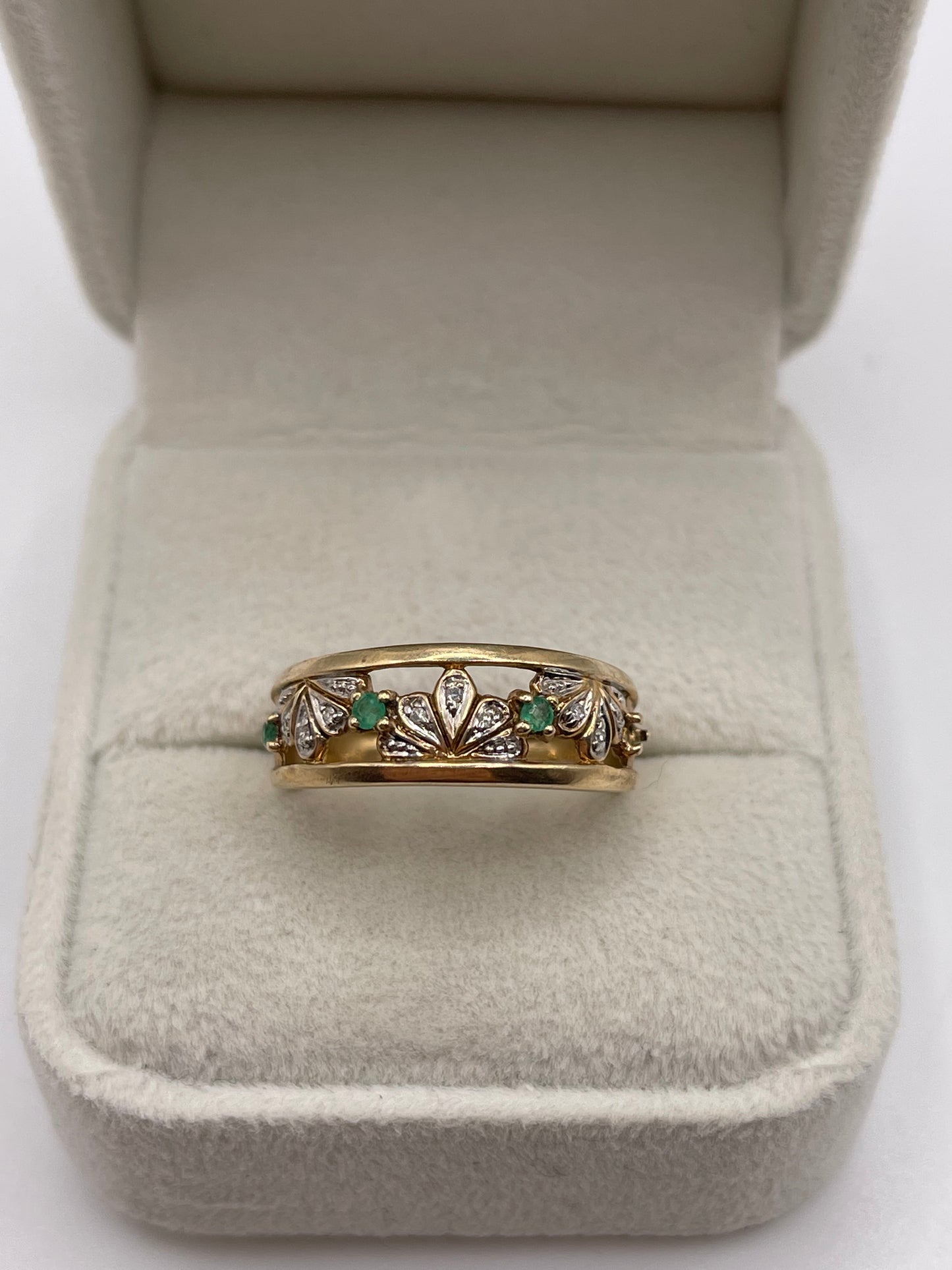 9ct gold emerald and diamond ring
