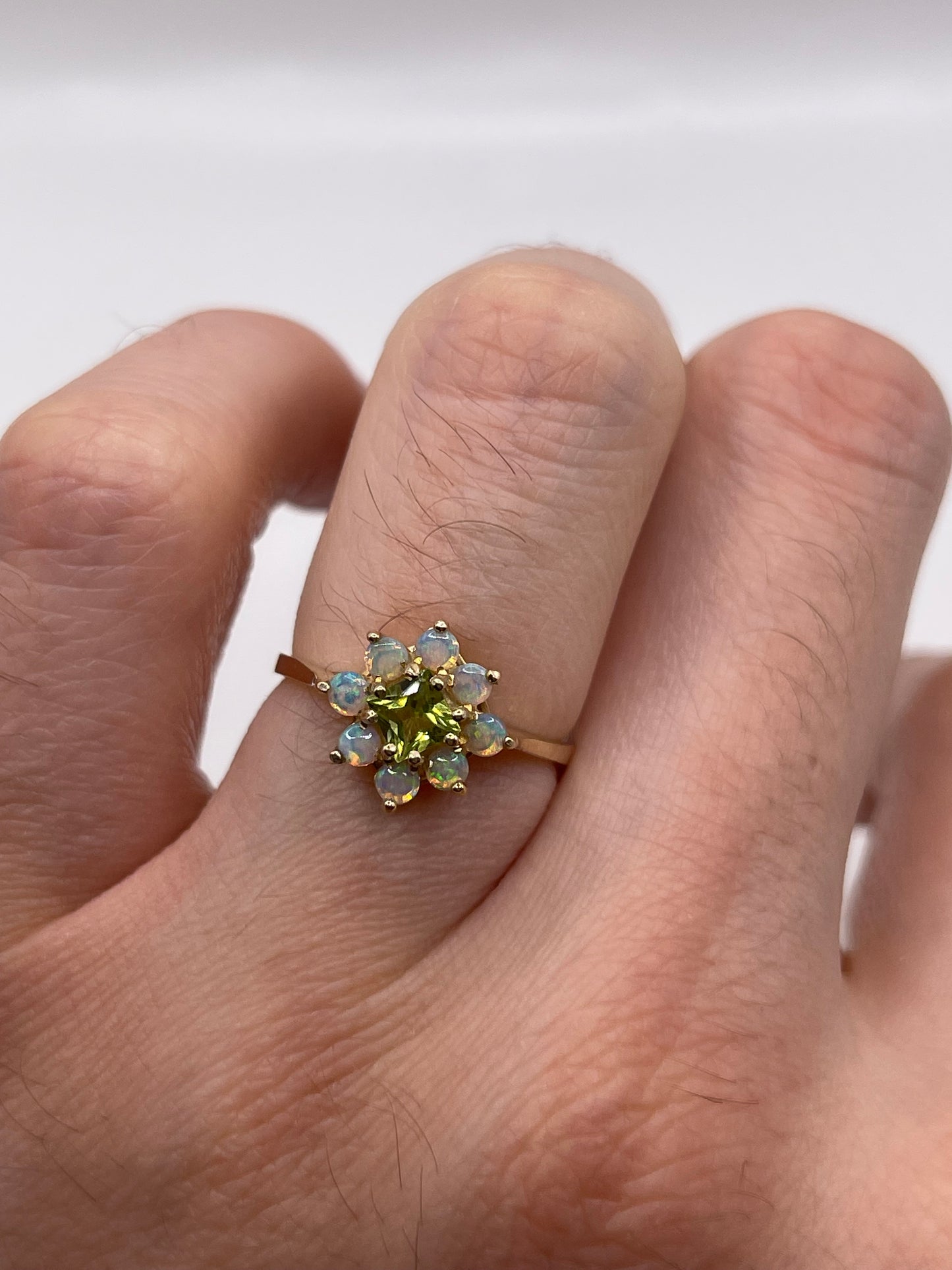 9ct gold peridot and opal ring