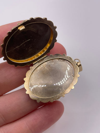 9ct gold locket pendant
