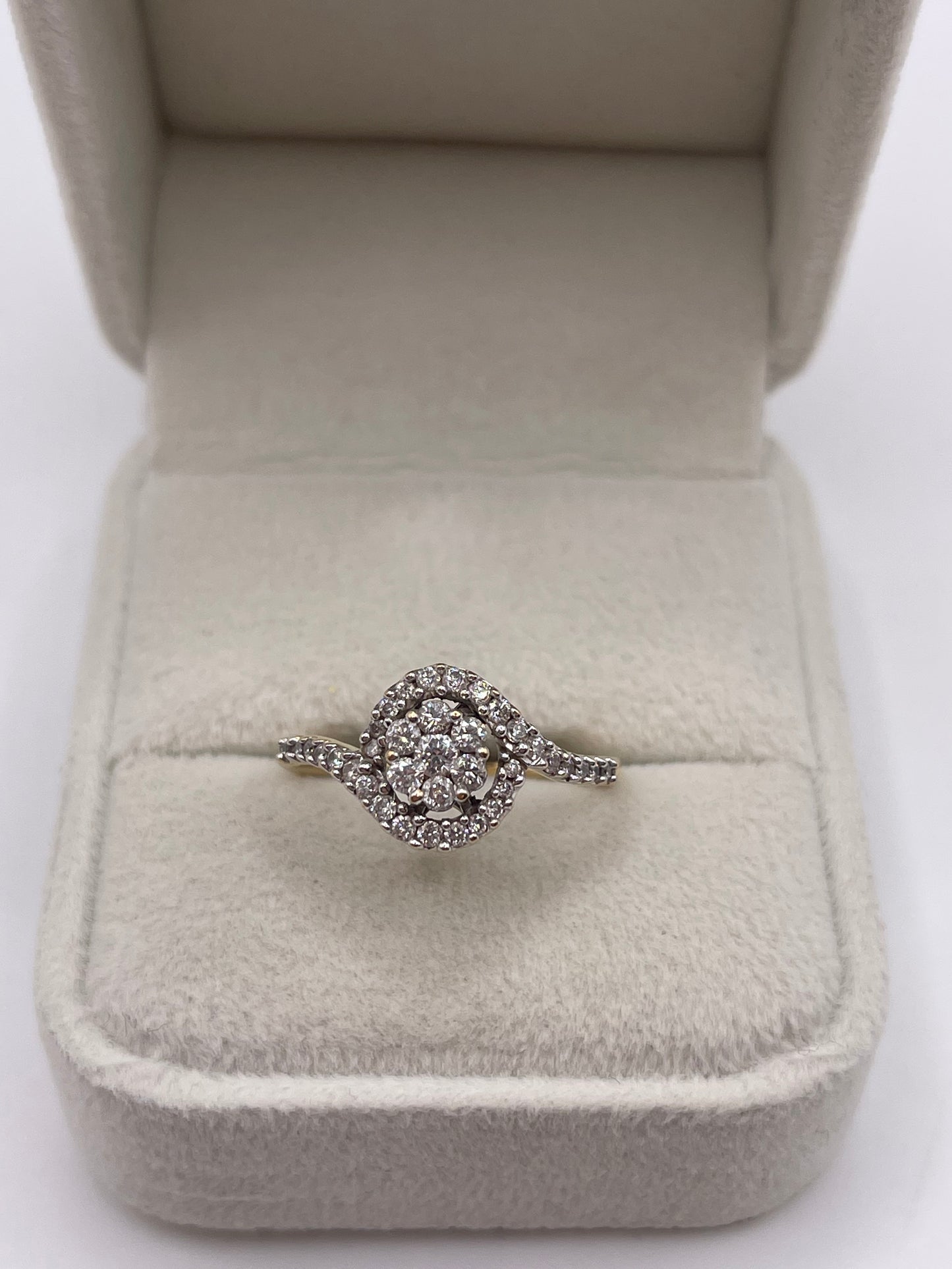 18ct gold diamond cluster ring