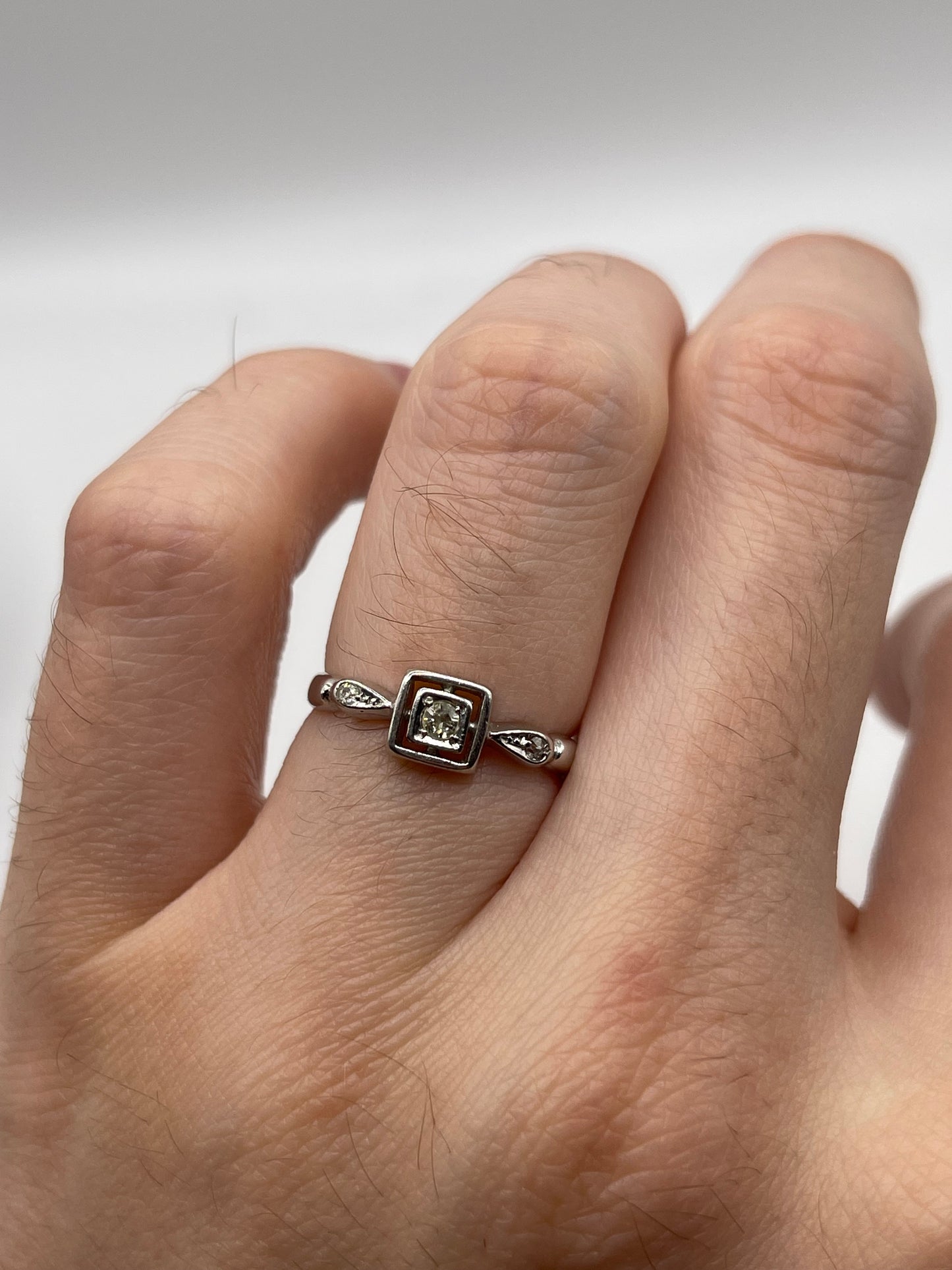 18ct white gold diamond ring