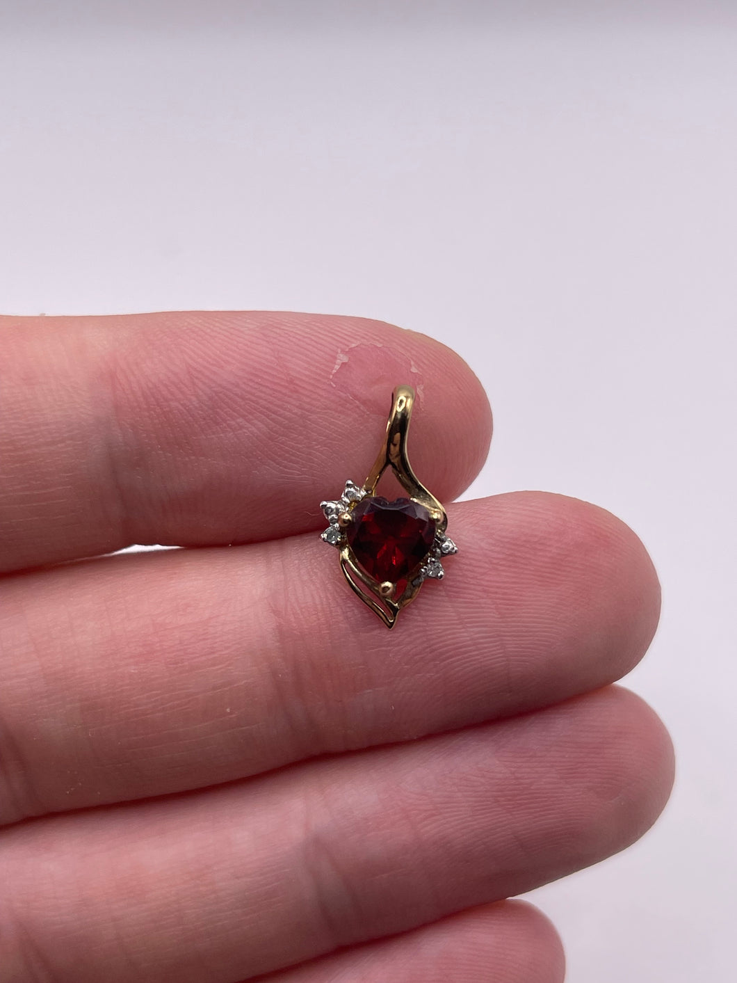 9ct gold garnet and diamond pendant