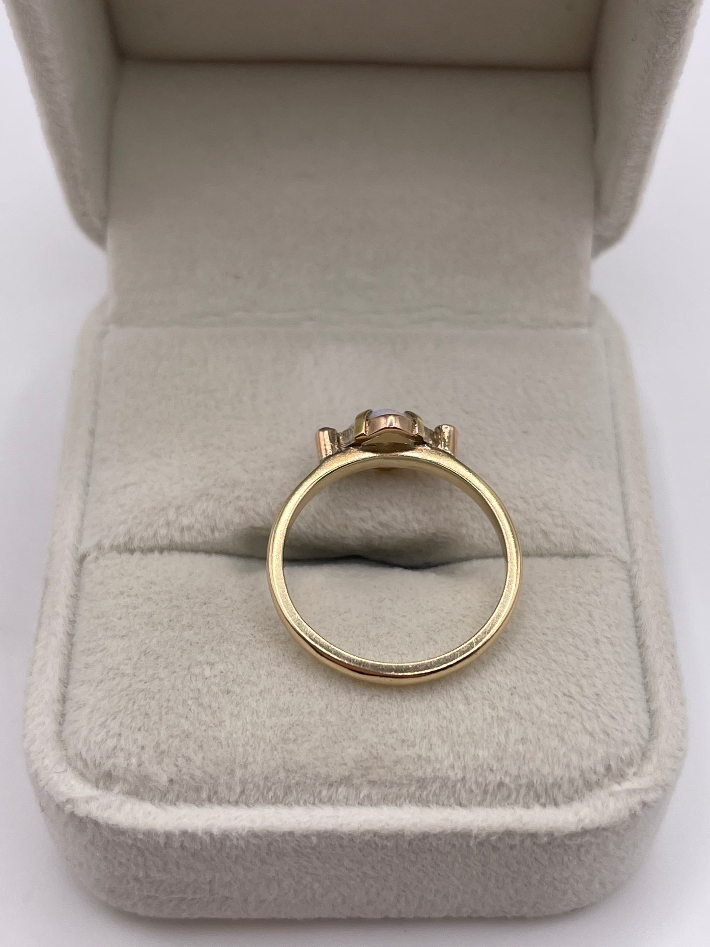 9ct gold opal and cz ring