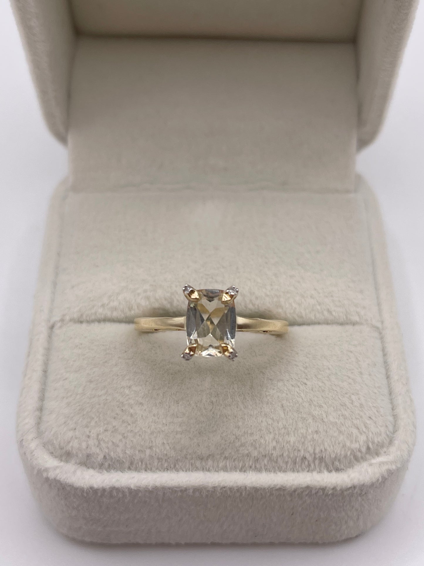9ct gold quartz and diamond ring