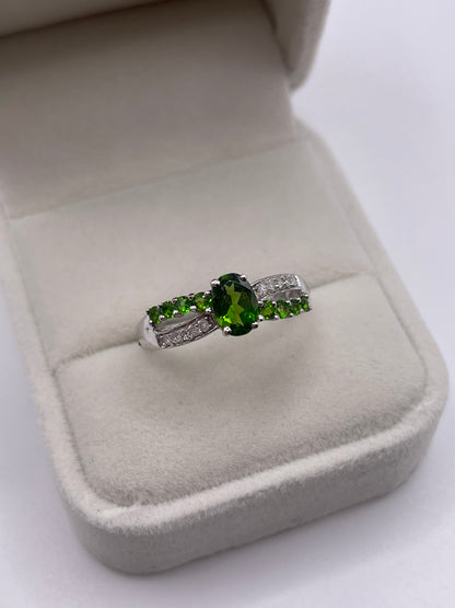 9ct white gold diopside and diamond ring