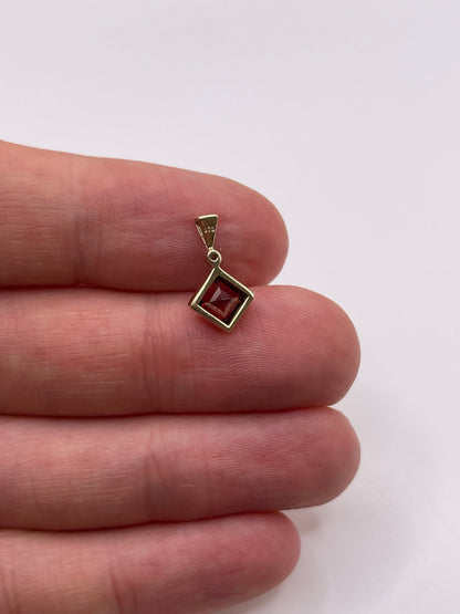 9ct gold garnet and diamond pendant