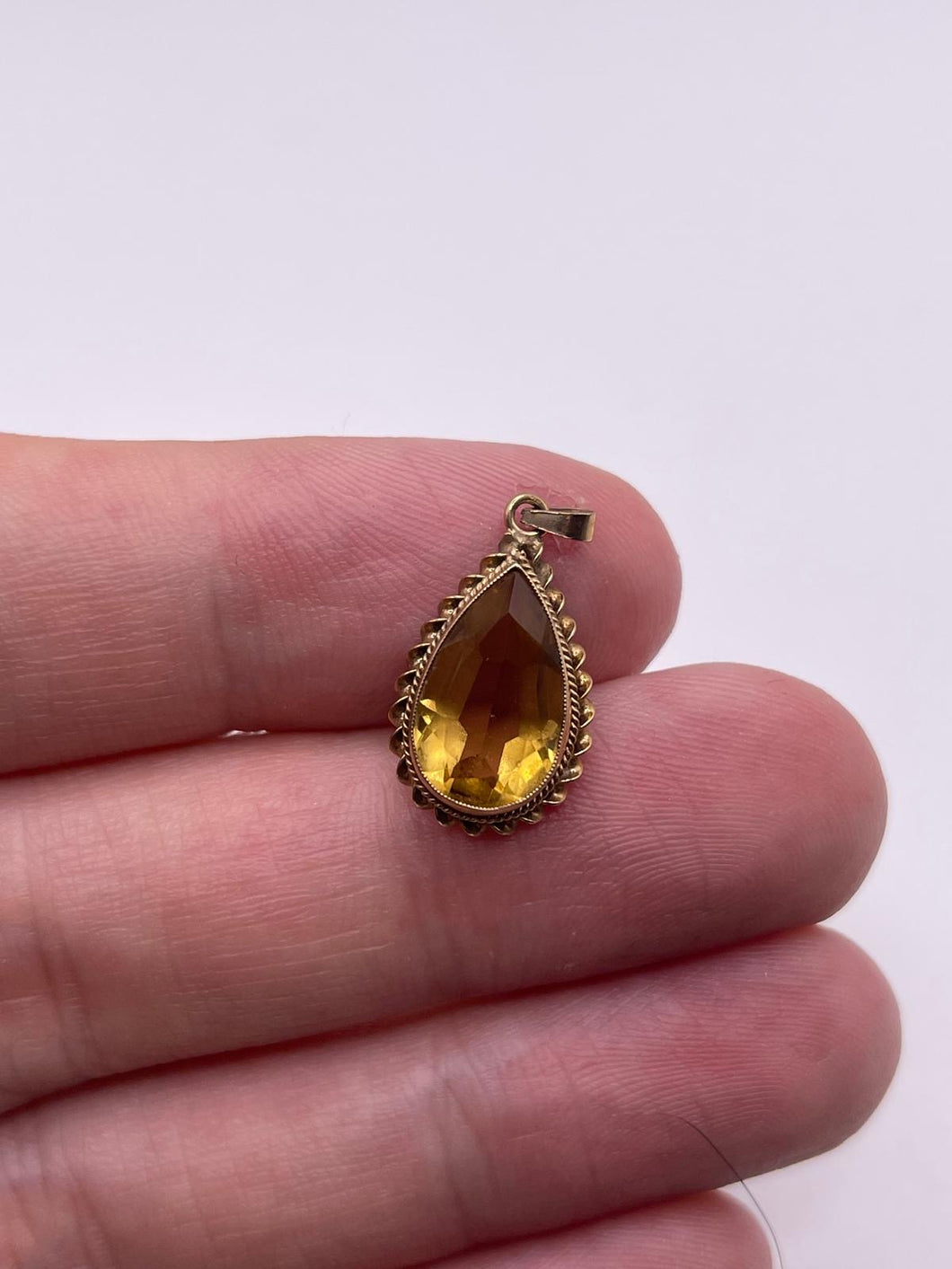 9ct gold citrine pendant