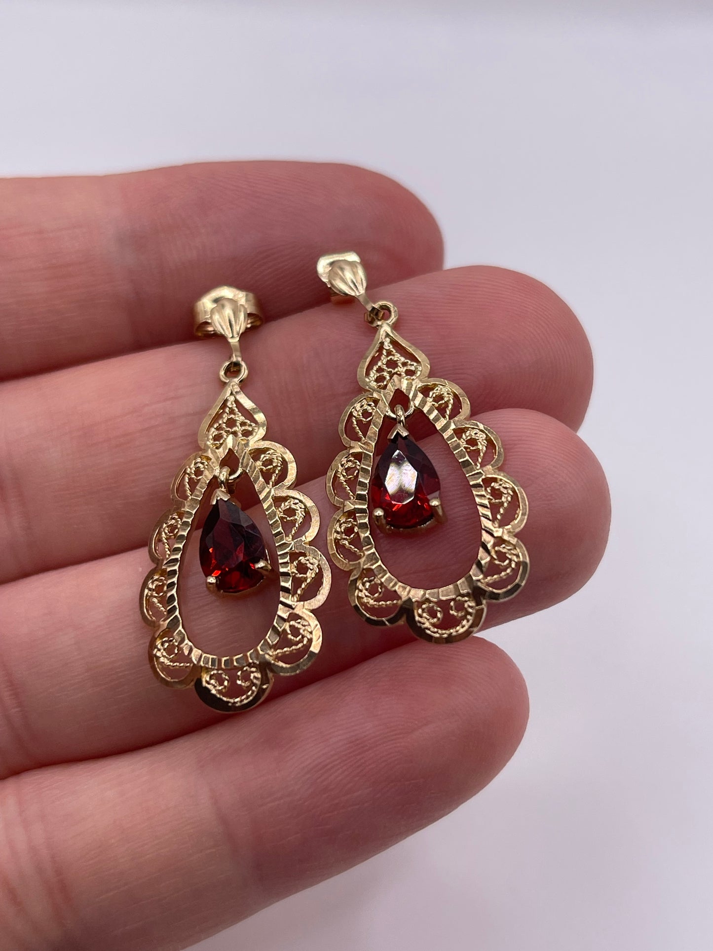 9ct gold garnet earrings