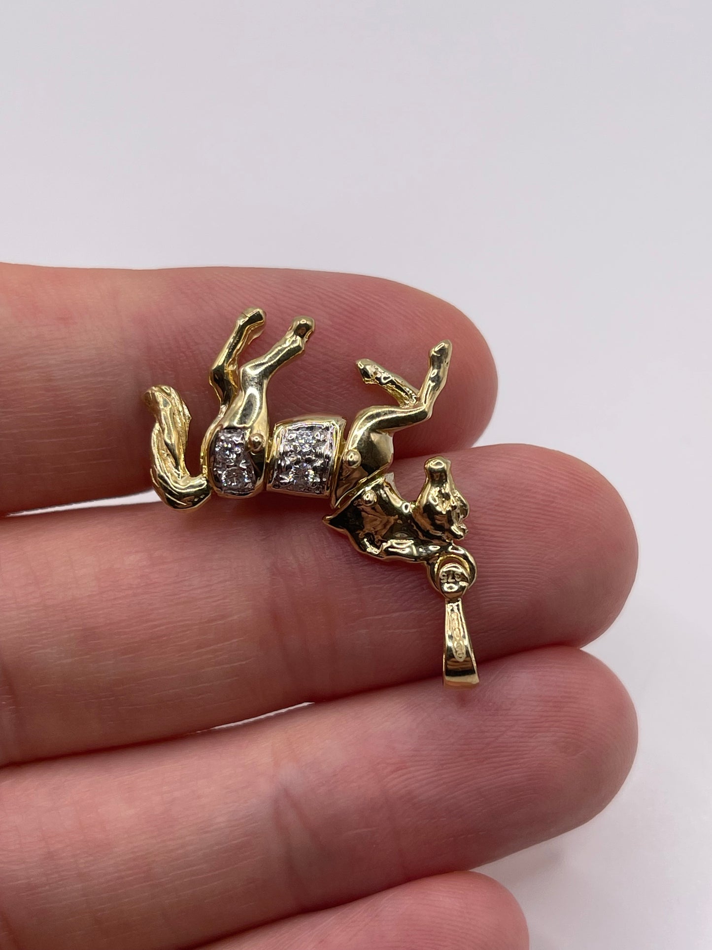 9ct gold cz horse pendant