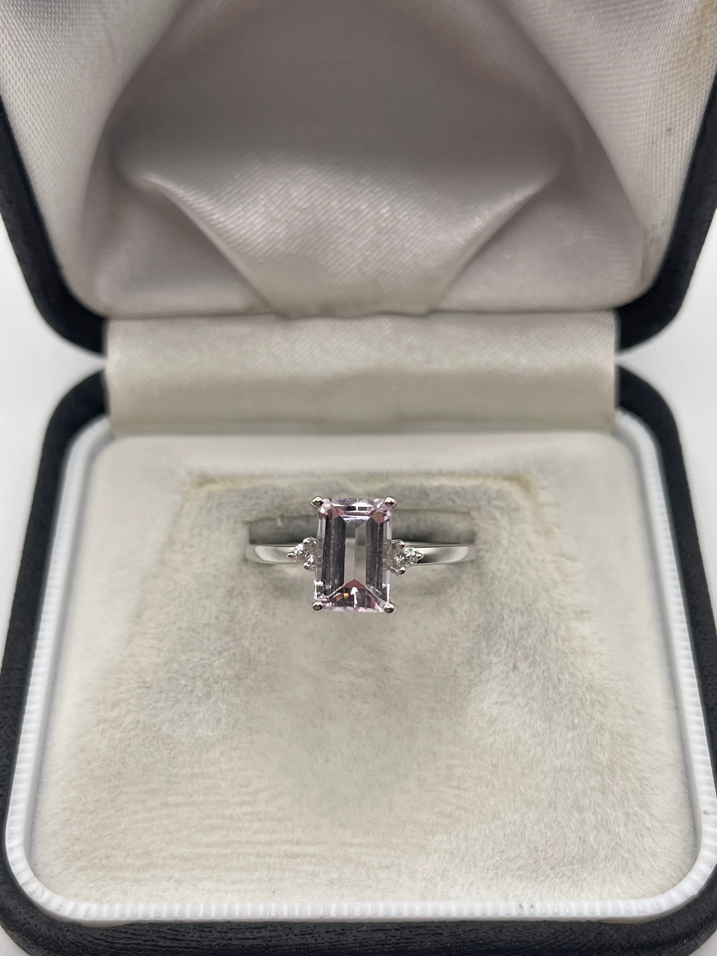 9ct white gold kunzite and zircon ring