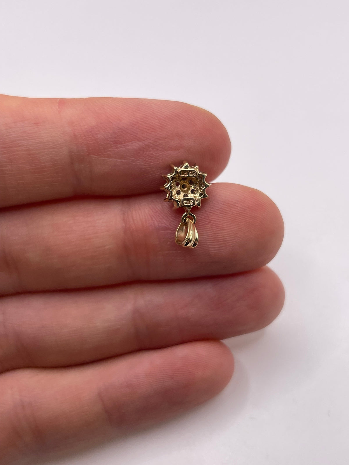 9ct gold diamond cluster pendant