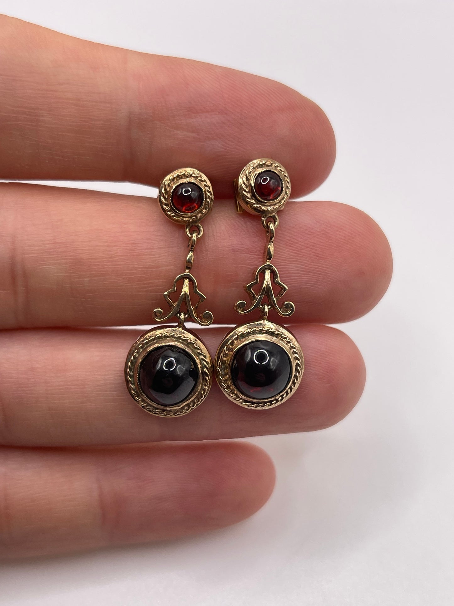 9ct gold cabochon garnet earrings