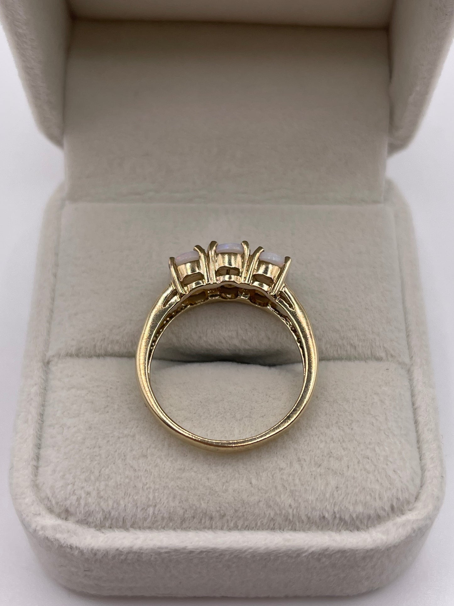 9ct gold opal ring