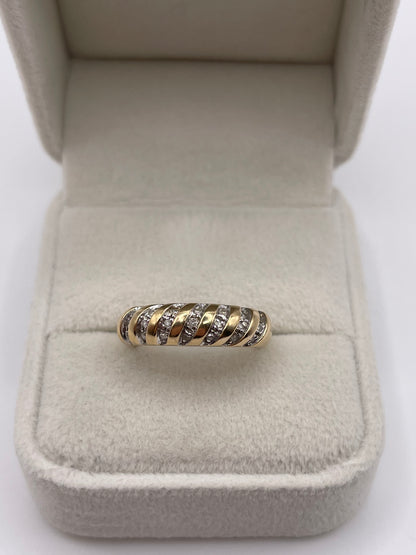 9ct gold diamond croissant ring