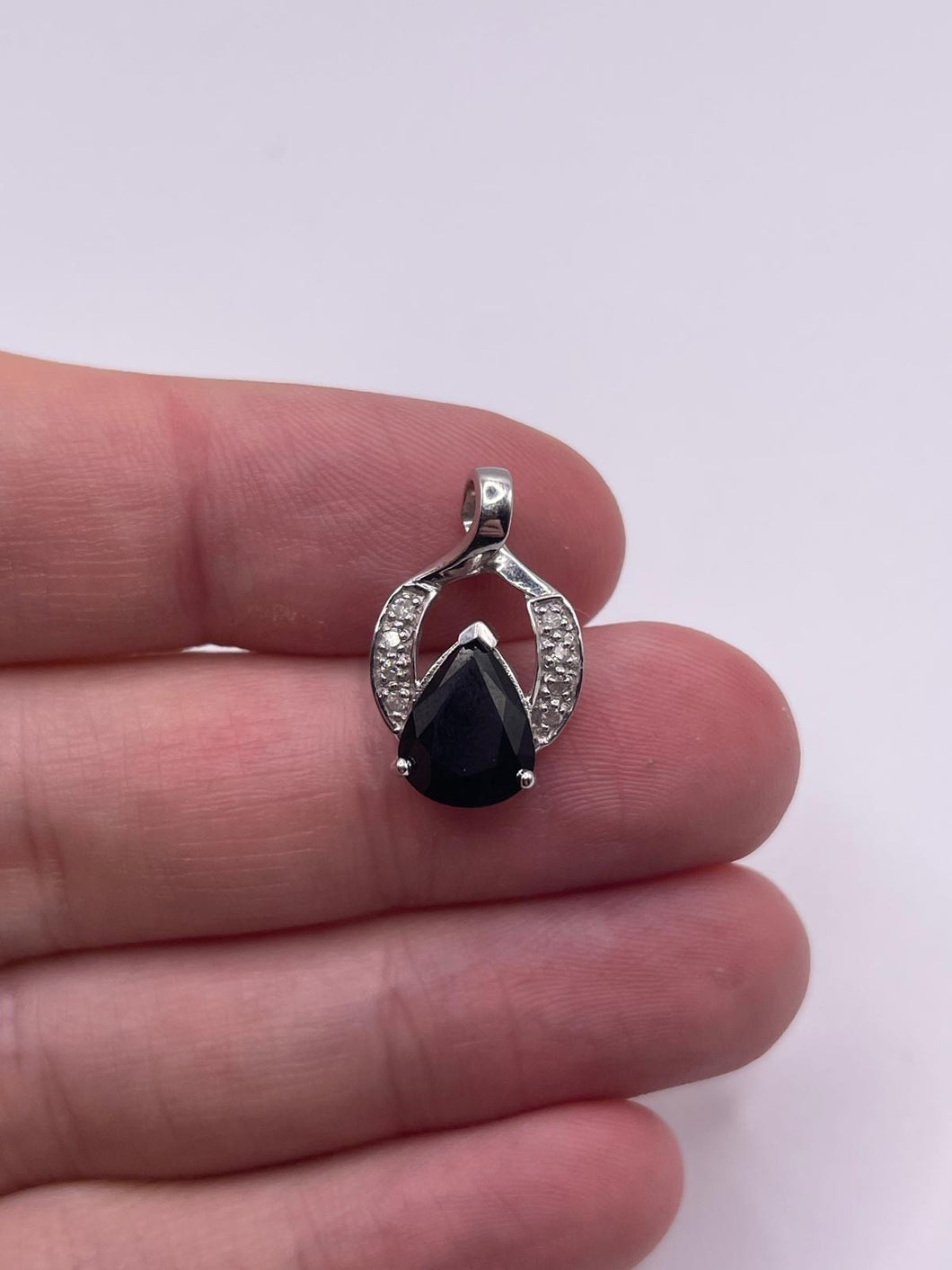 18ct white gold diamond & sapphire pendant