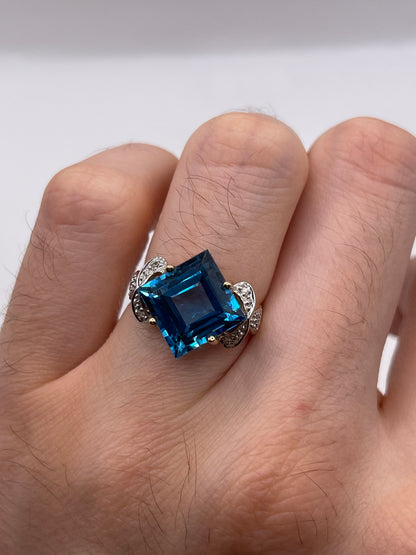 9ct gold topaz and diamond ring