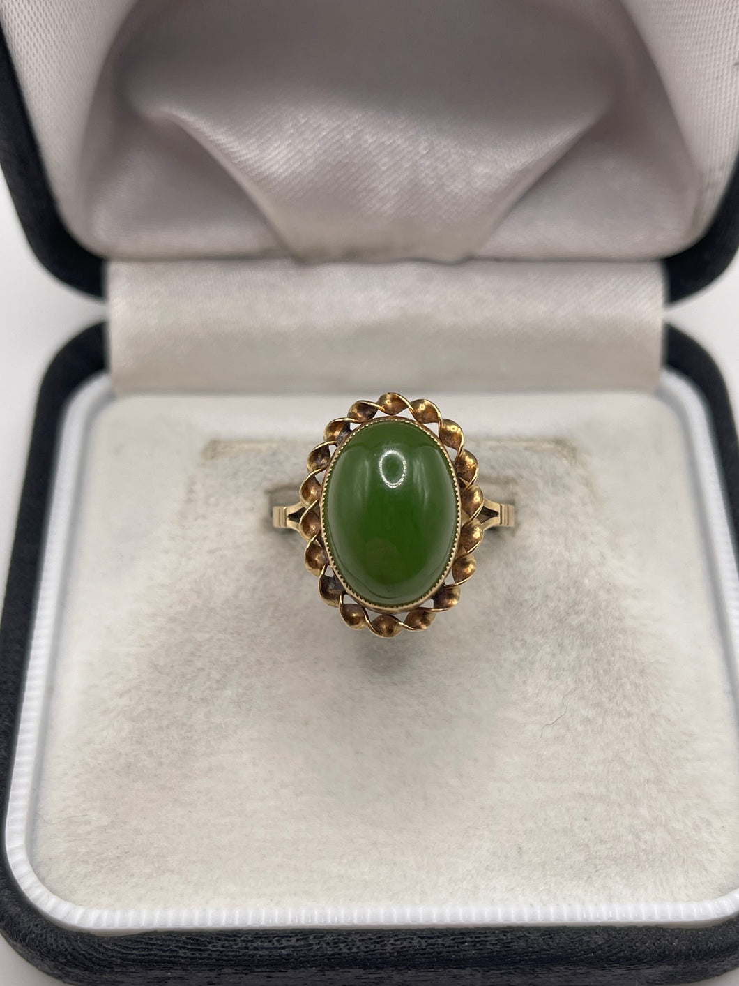 9ct gold jade ring