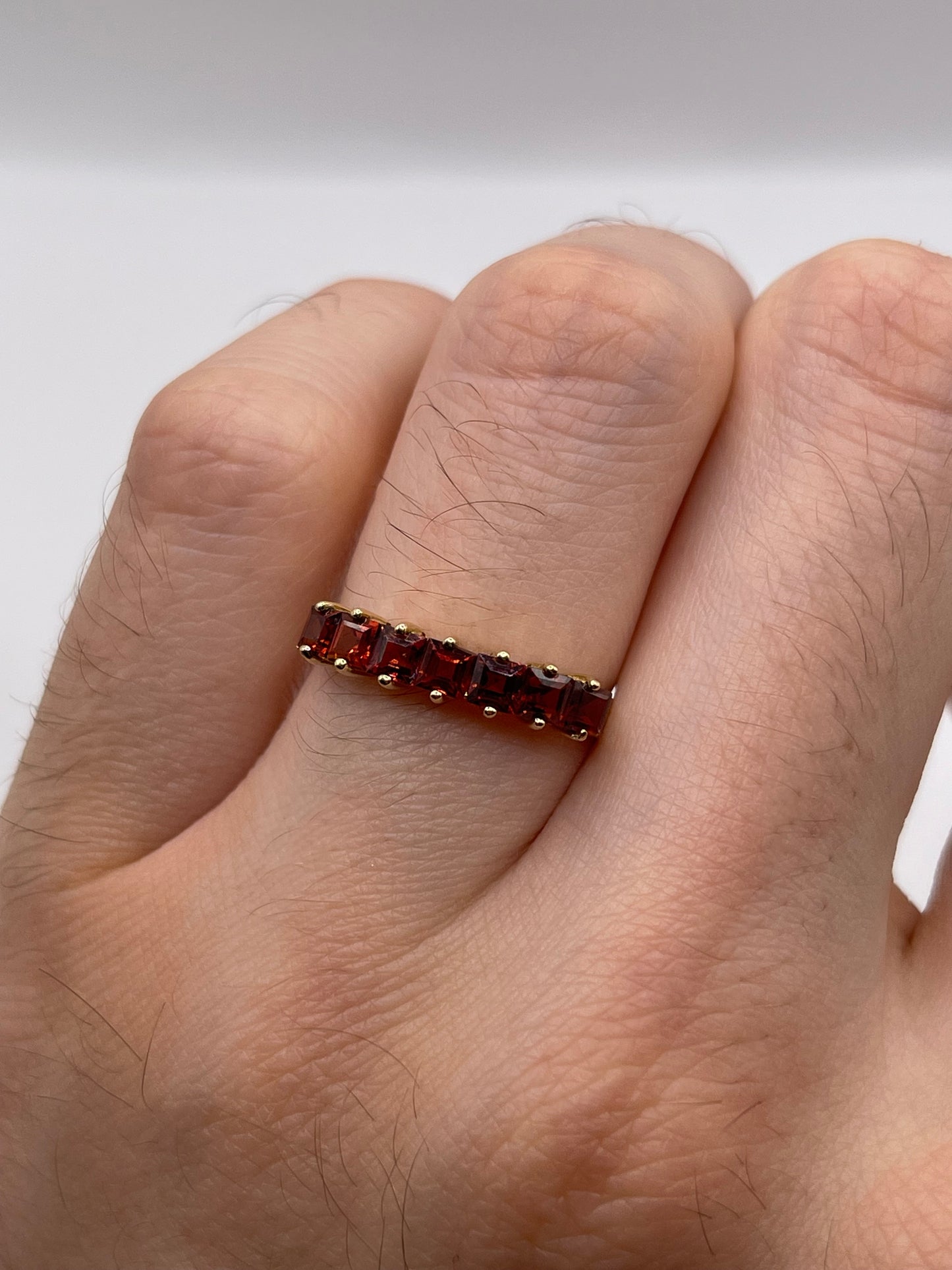 9ct gold garnet ring