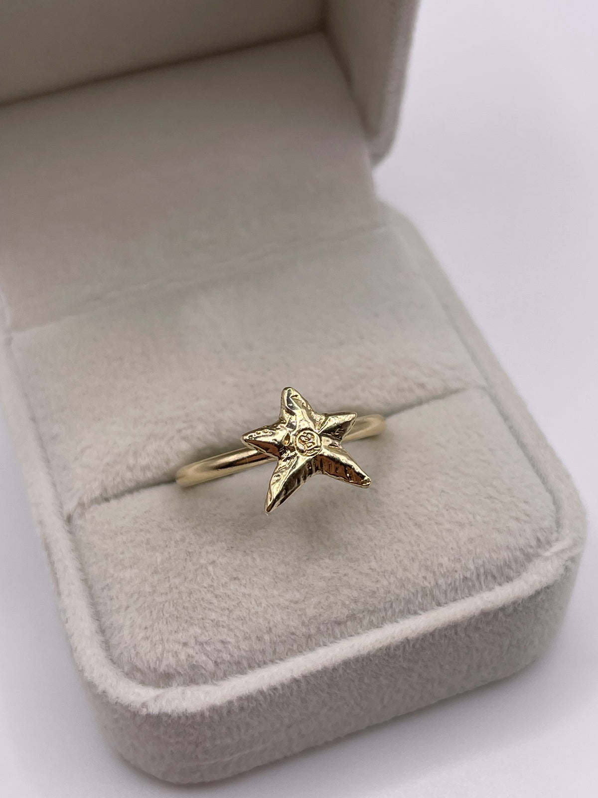 9ct gold starfish ring