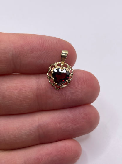 9ct gold garnet heart pendant