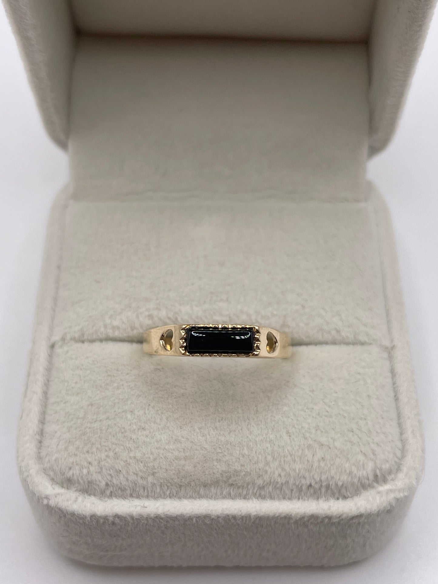 9ct gold onyx ring