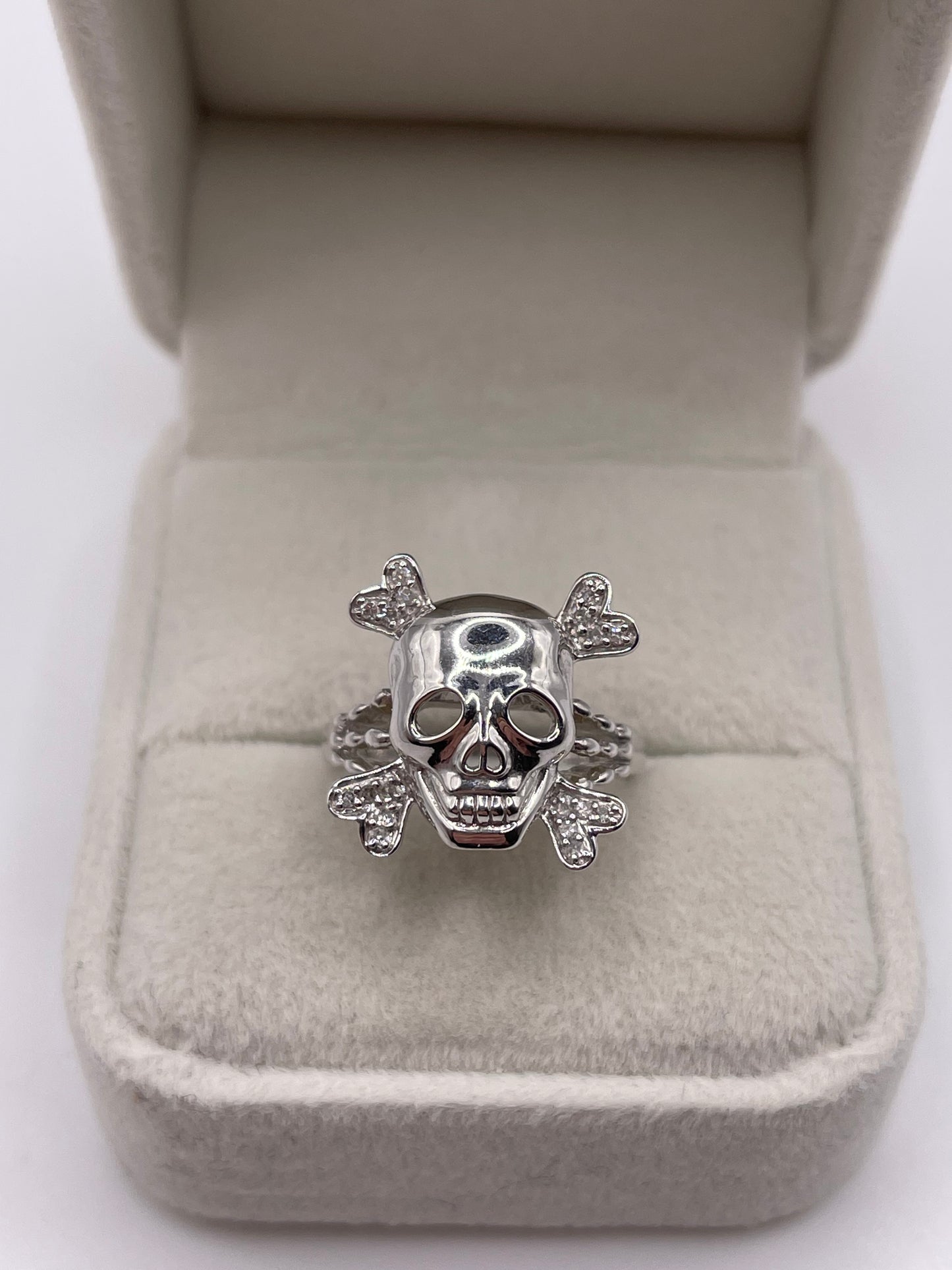 9ct white gold diamond skull ring